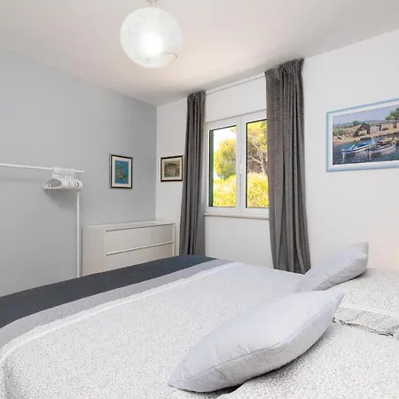 Apartment Maris Milna (Brac)