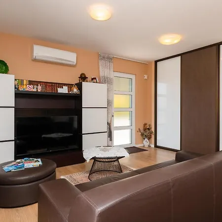 Apartment Maris Milna (Brac)