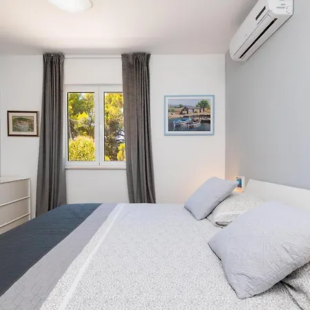 Apartment Maris Milna (Brac)